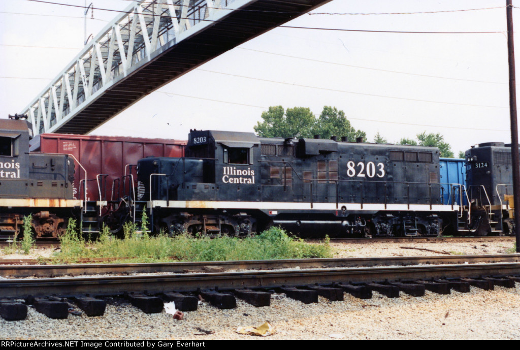 IC GP10 #8203 - Illinois Central